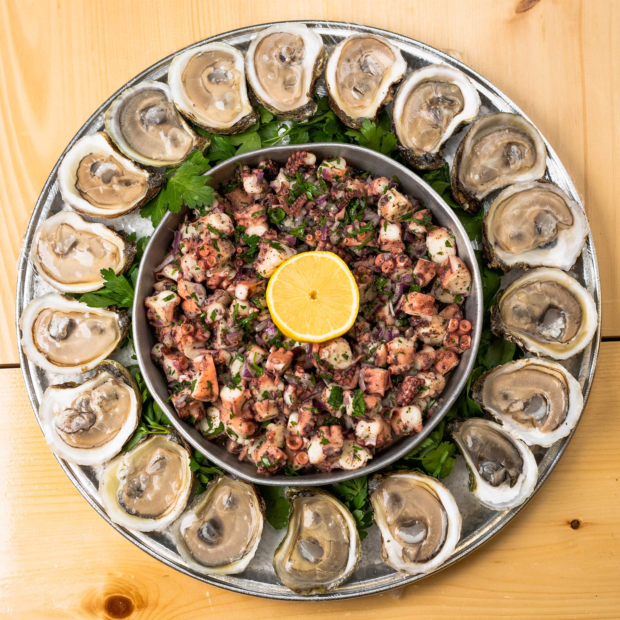 Huîtres Chiasson sauvages et salade de pieuvre à la méditerranéenne. CODE PROMO :LOVE